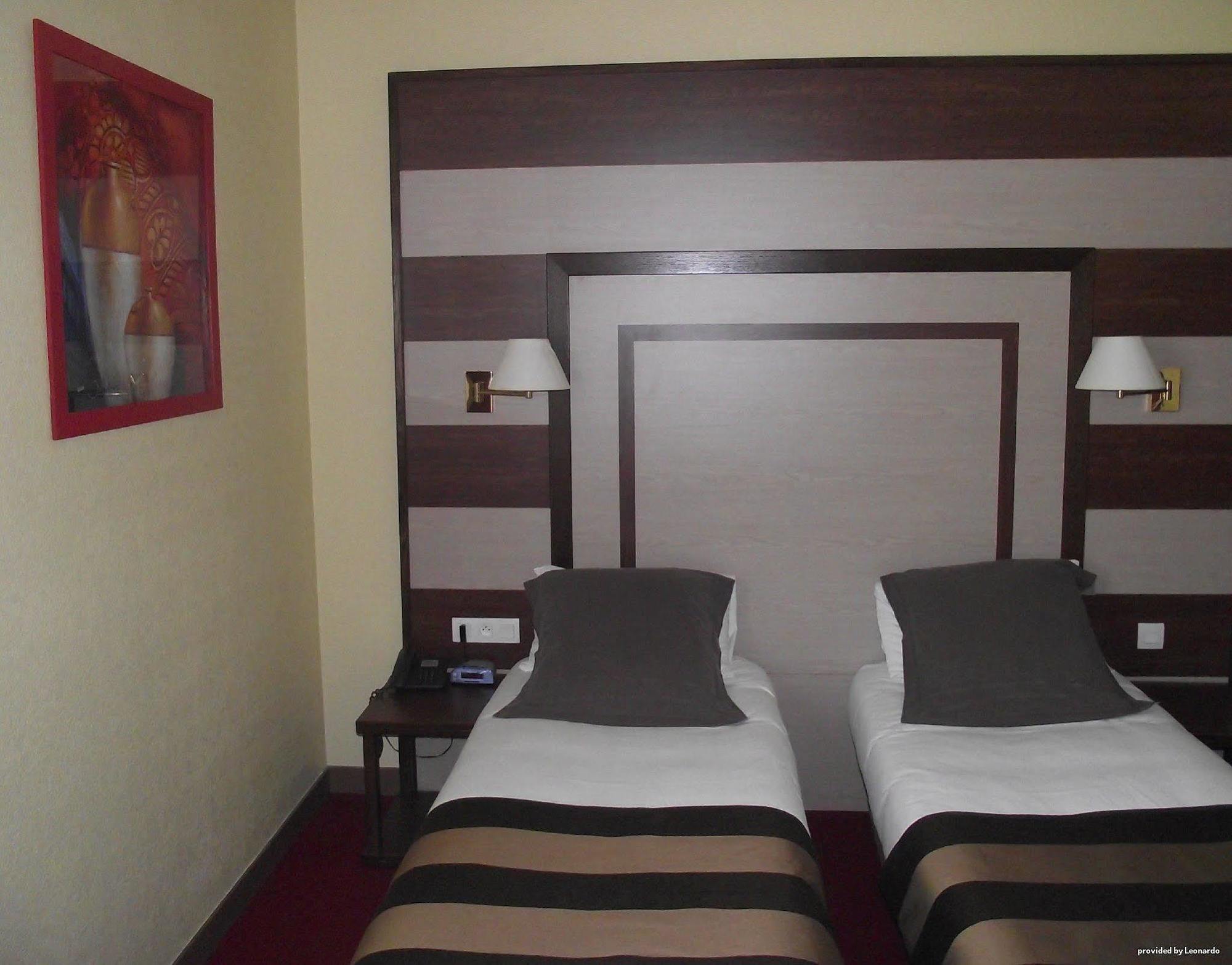Best Western Hotel De Paris Laval  Oda fotoğraf